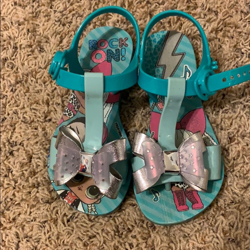 Grendene LOL sandals